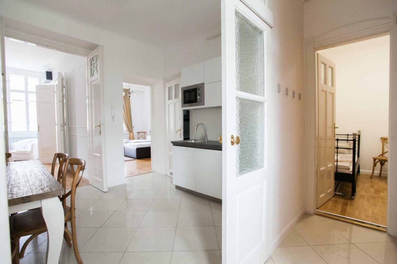 Chic & Charm Apartman *
