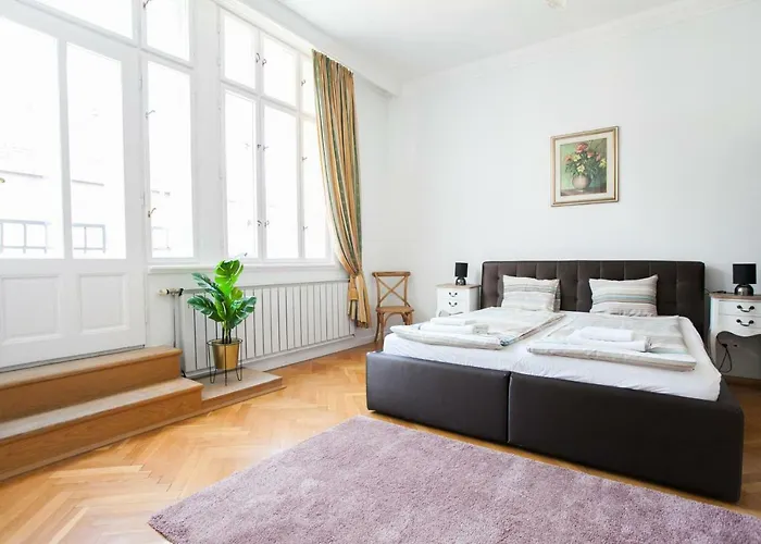 Chic & Charm Apartment